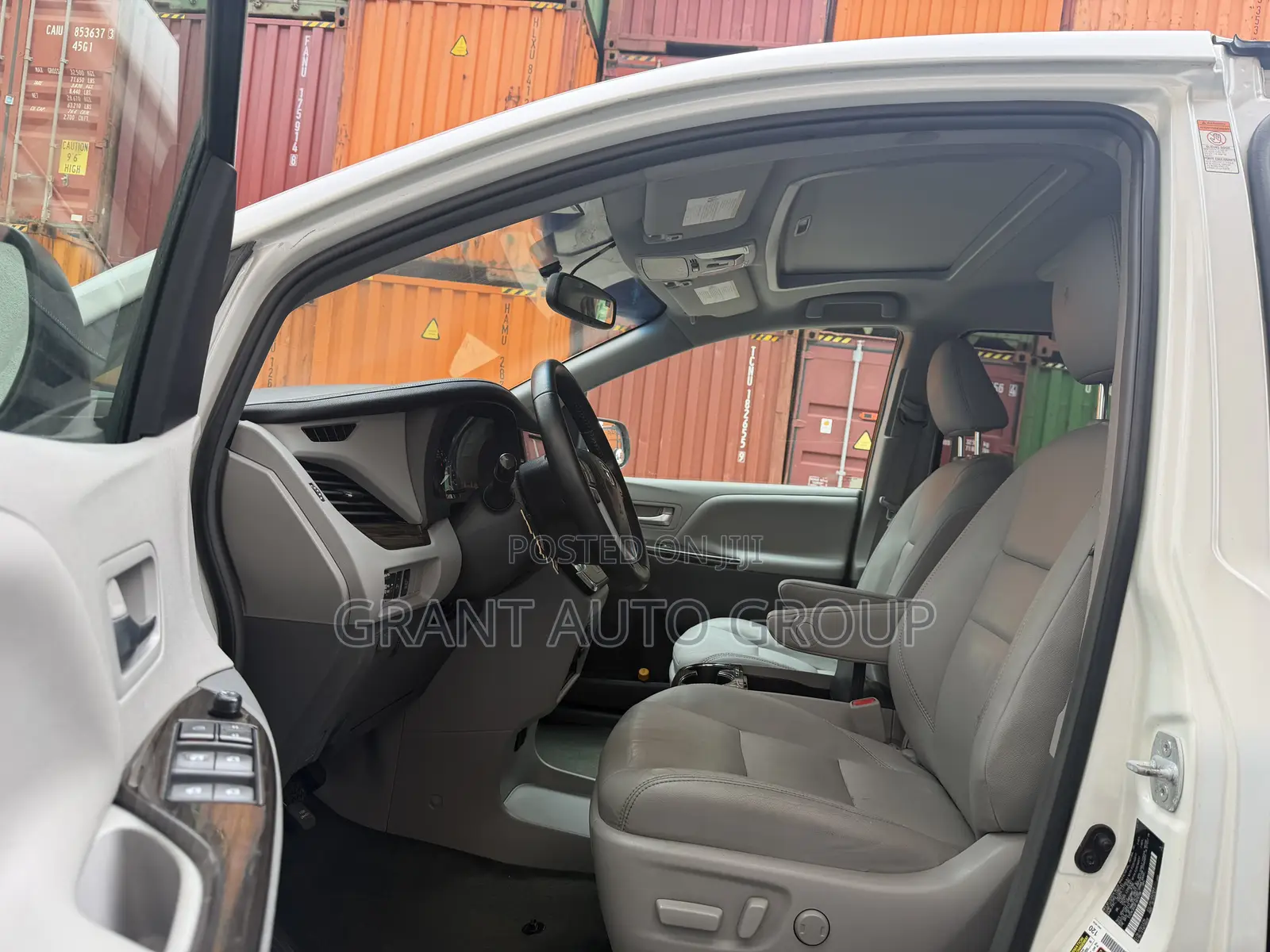 Toyota Sienna XLE Premium 8-Passenger 4dr Minivan (3.5L 6cyl 6A) 2015