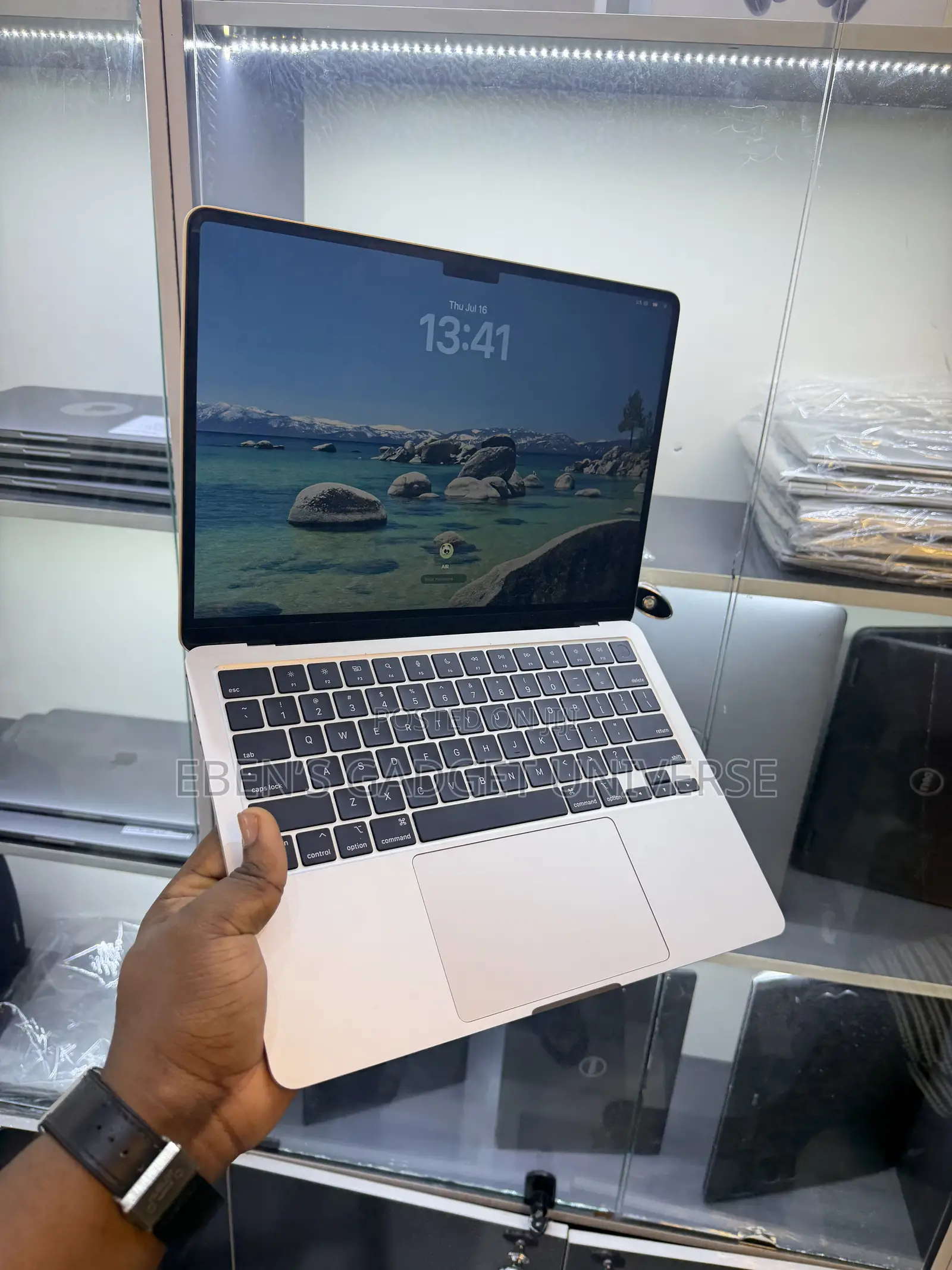 Laptop Apple MacBook Air 2024 M3 8GB Apple M3 SSD 256GB