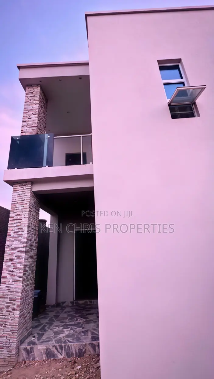 5bdrm Duplex in Kumbotso for sale