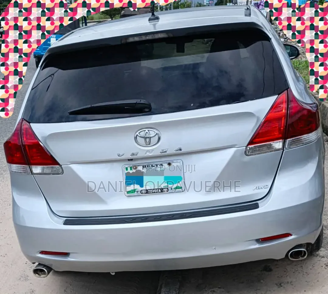 Toyota Venza 2010 Silver