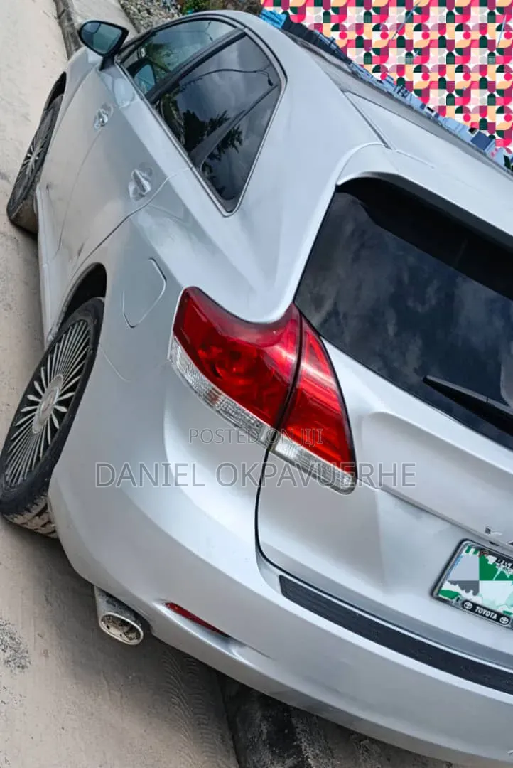Toyota Venza 2010 Silver