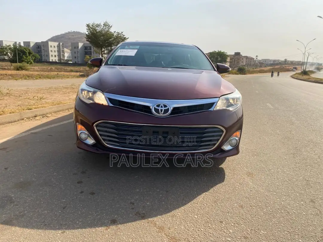 Toyota Avalon XLE Plus FWD Sedan (3.6L 6cyl 6A) 2016 Red