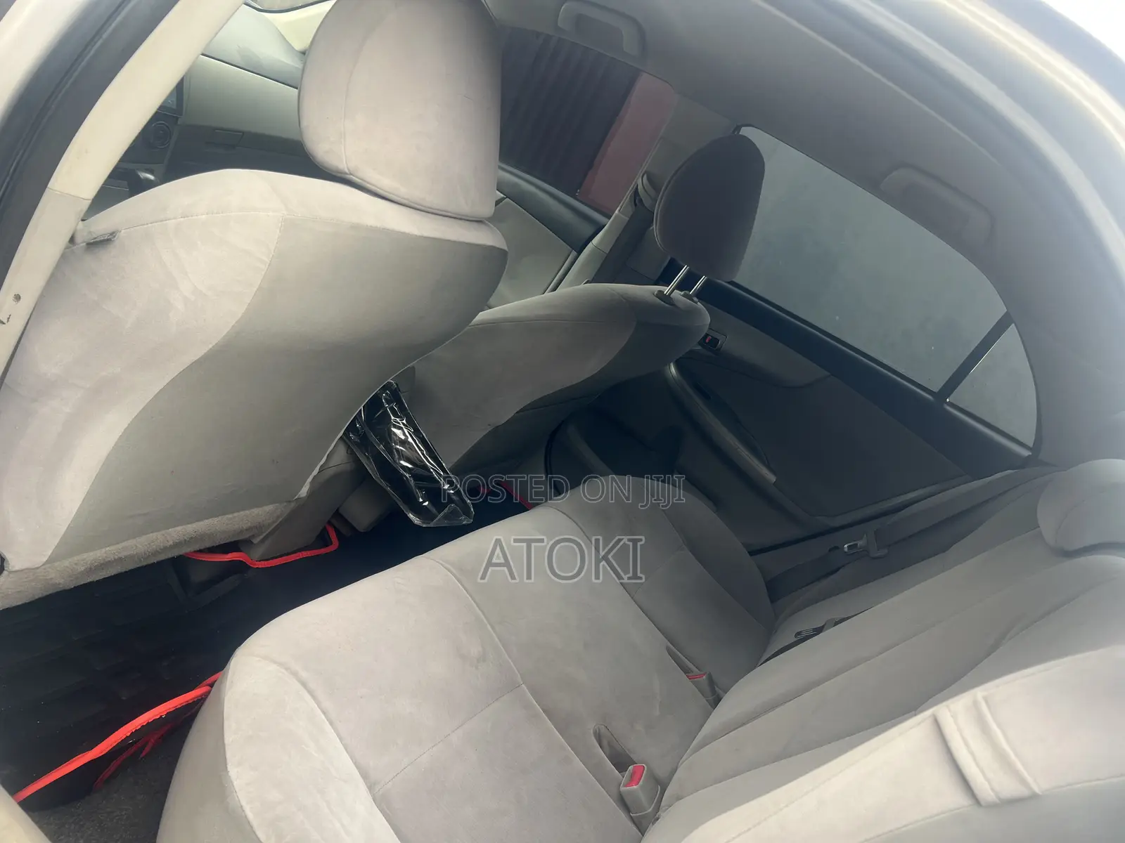 Toyota Corolla LE 4dr Sedan (1.8L 4cyl 4A) 2012 Silver