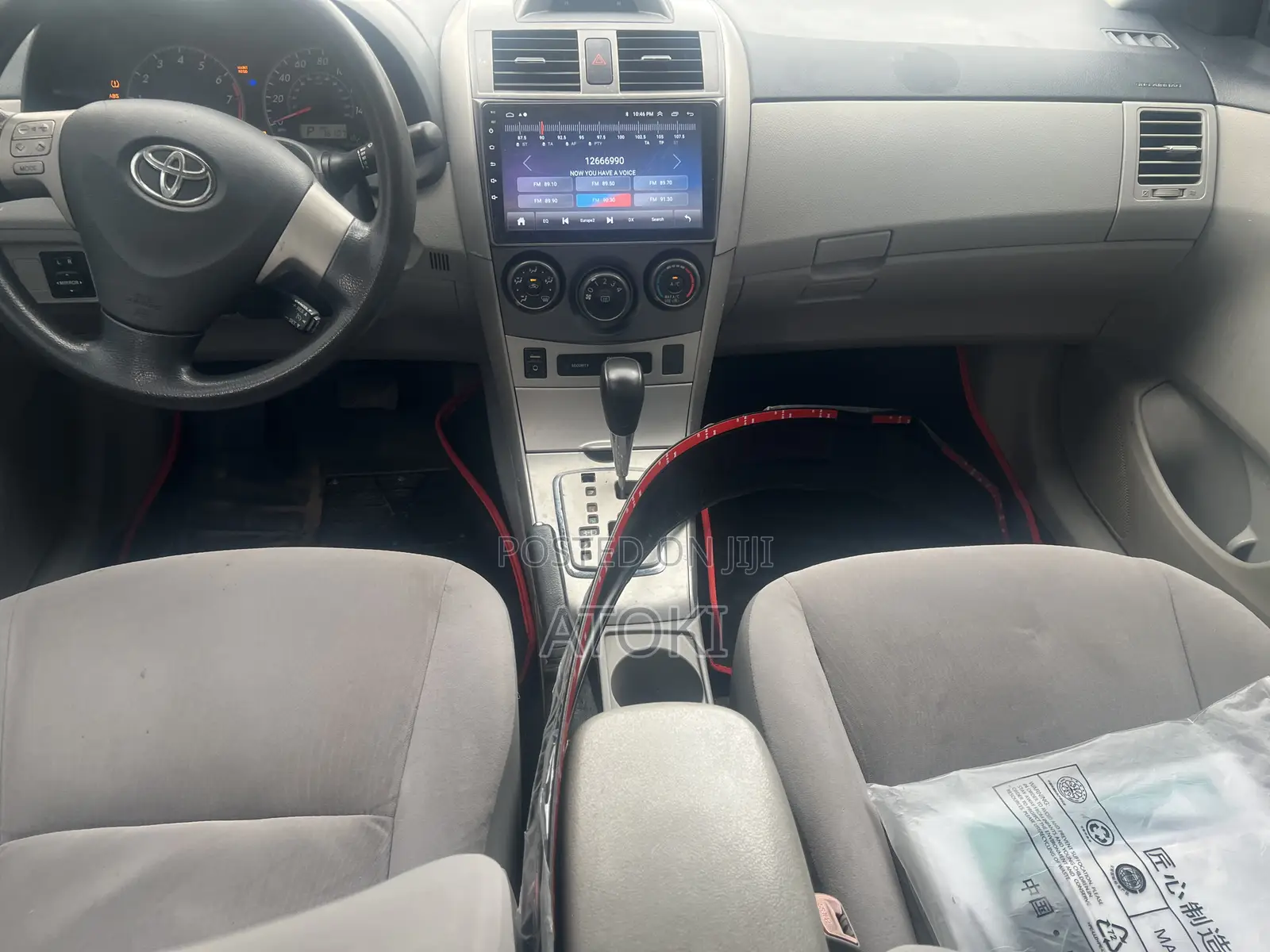 Toyota Corolla LE 4dr Sedan (1.8L 4cyl 4A) 2012 Silver