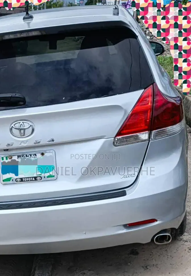 Toyota Venza 2010 Silver