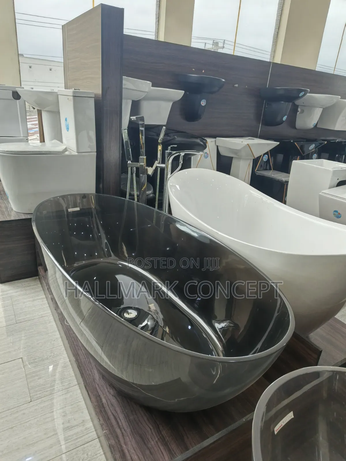 Luxury Glass Bathtub