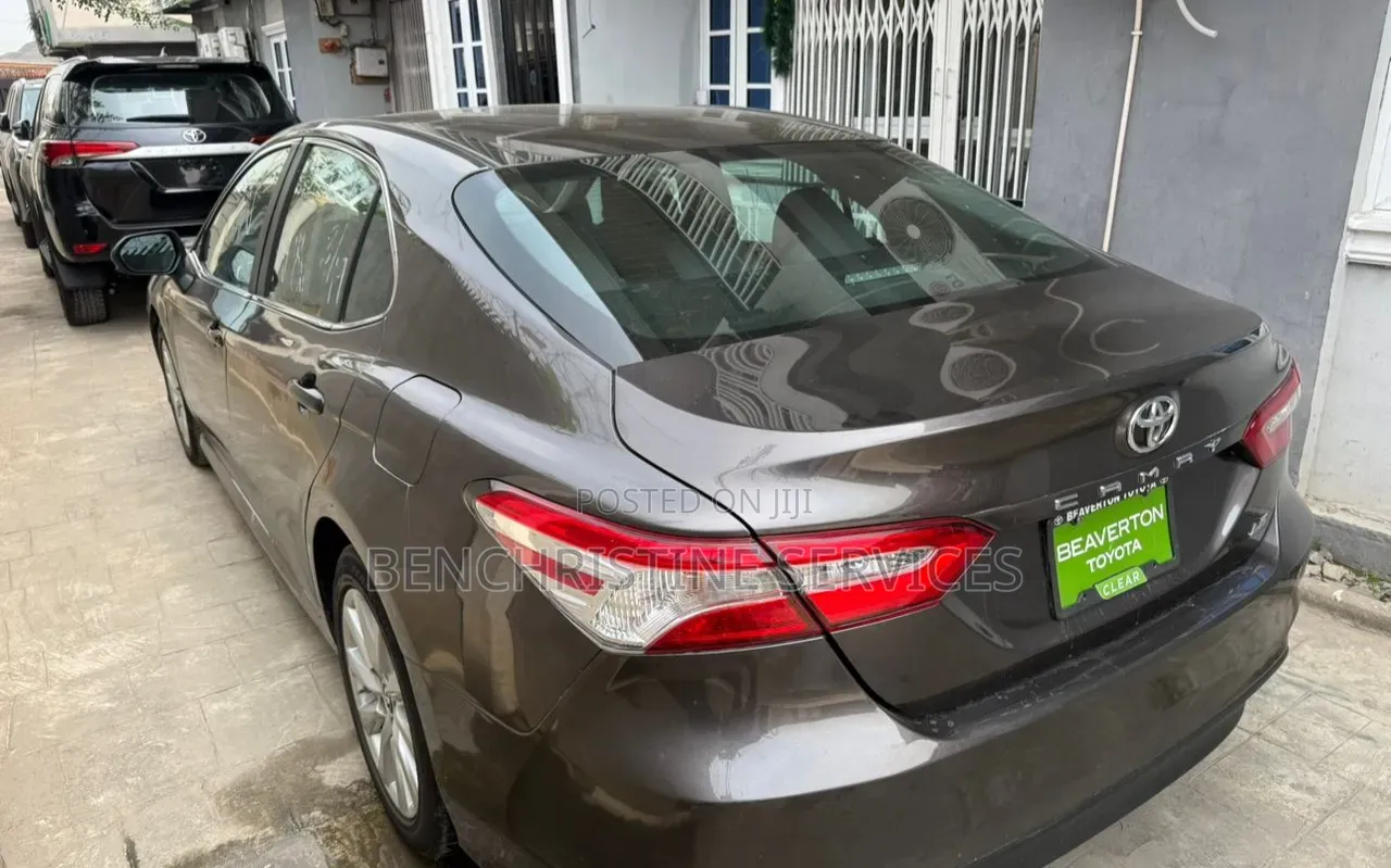 Toyota Camry LE (2.5L 4cyl 8A) 2019