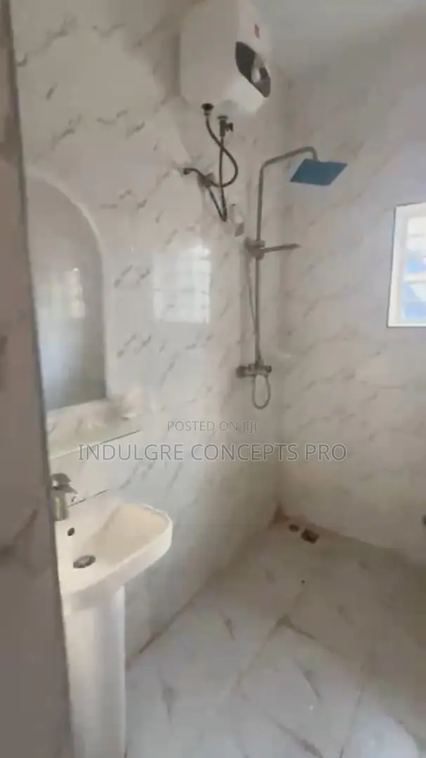 4bdrm Duplex in Pheight, Lugbe District for rent