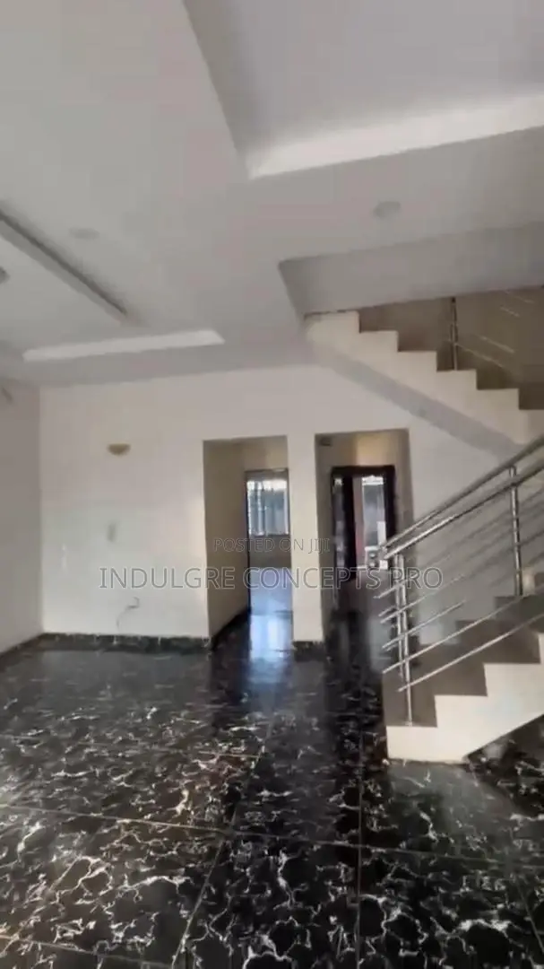 4bdrm Duplex in Pheight, Lugbe District for rent
