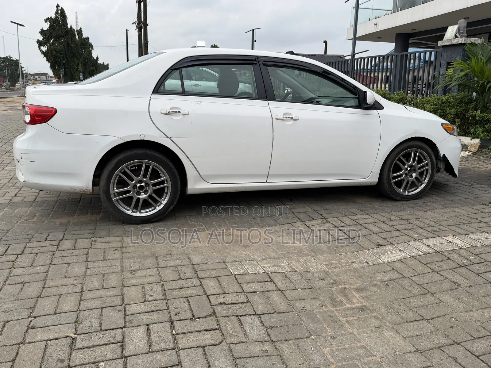 Toyota Corolla LE 4dr Sedan (1.8L 4cyl 4A) 2011 White