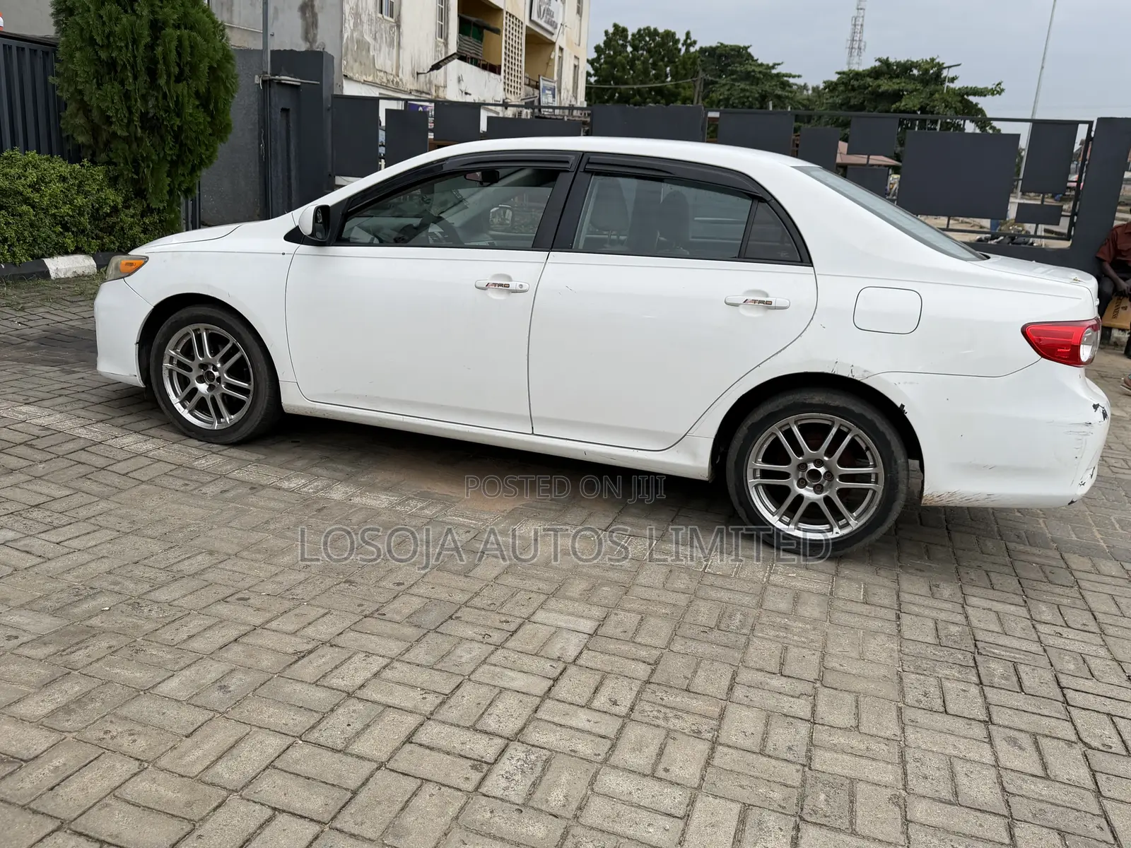 Toyota Corolla LE 4dr Sedan (1.8L 4cyl 4A) 2011 White