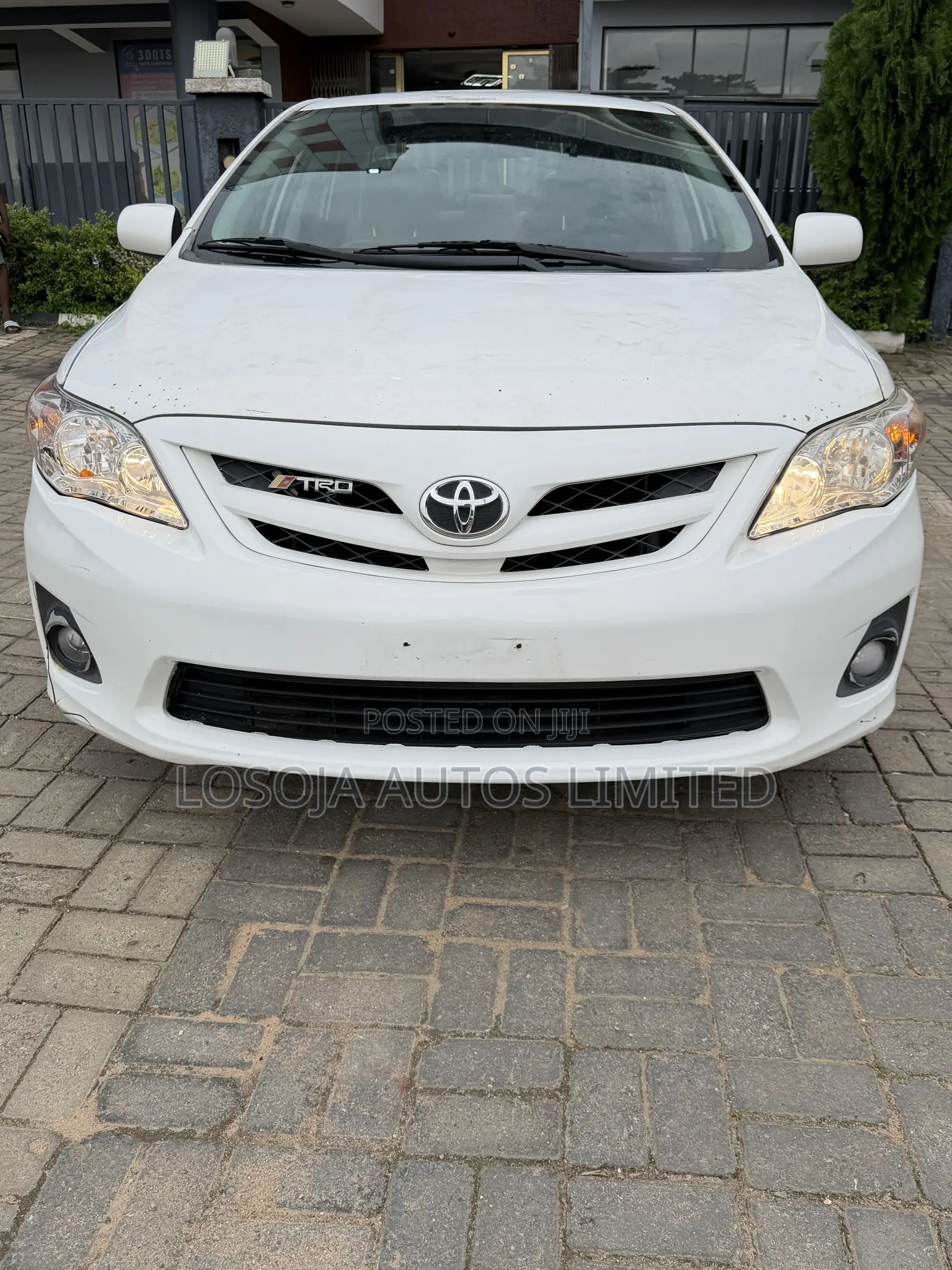 Toyota Corolla LE 4dr Sedan (1.8L 4cyl 4A) 2011 White