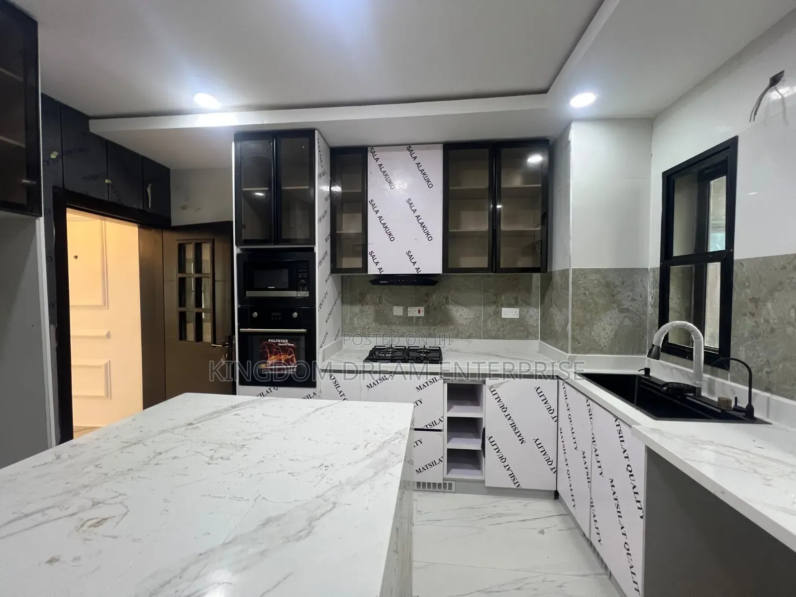 3bdrm Apartment in Lekki Phase 1 for rent