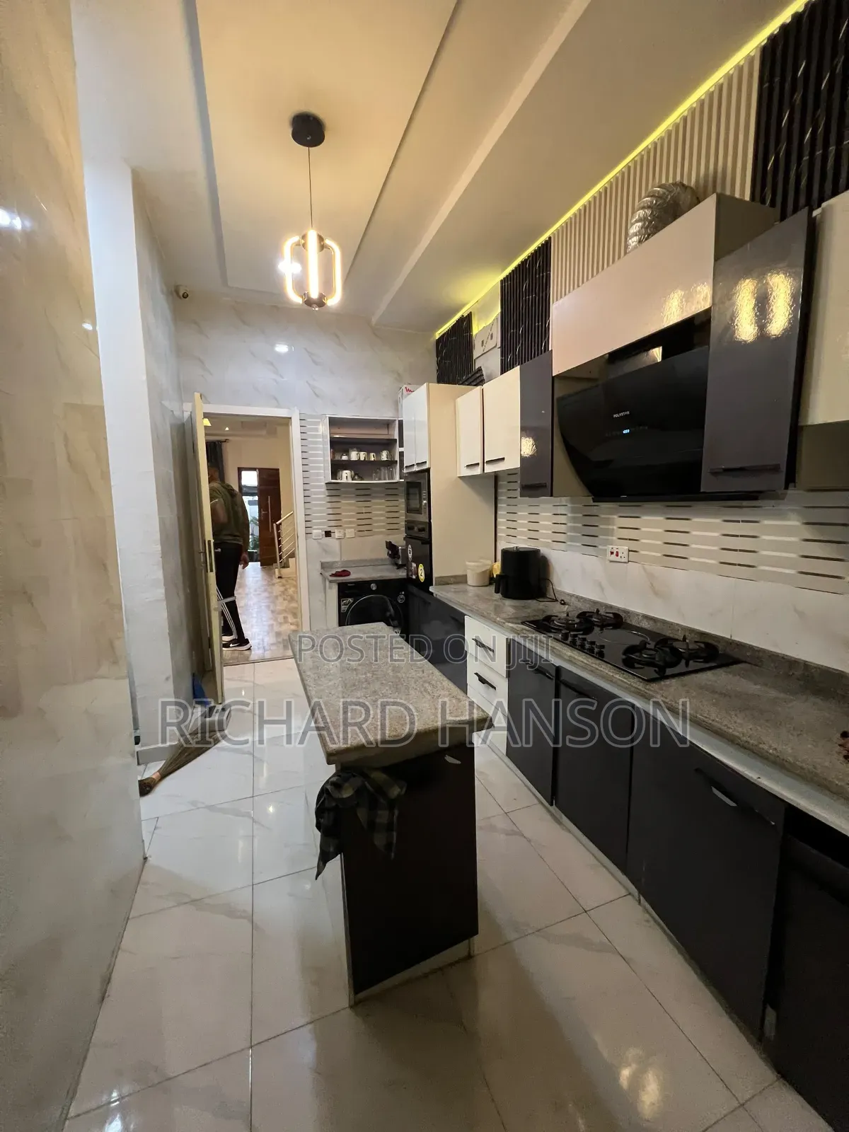 Furnished Mini Flat in In Orchid, Chevron for rent