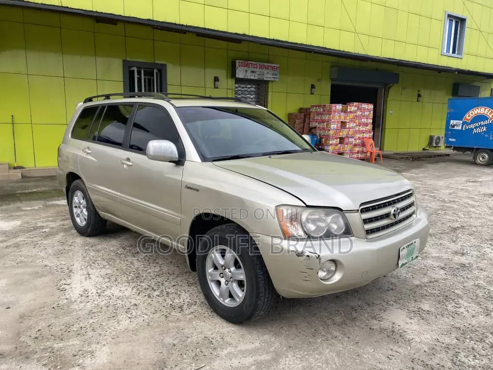 Toyota Highlander Base FWD 2003 Gold