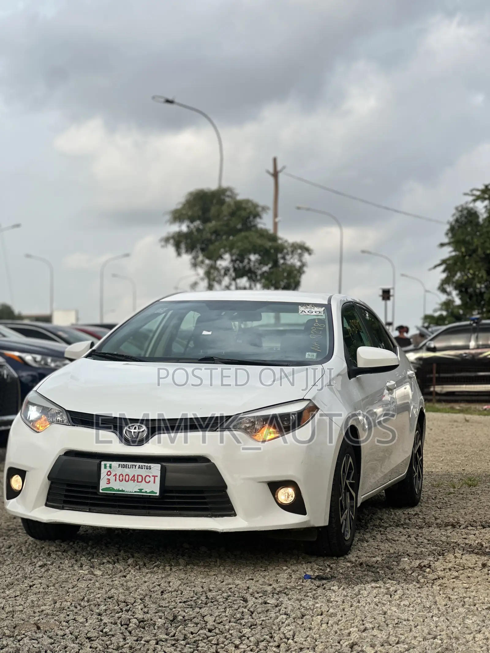 Toyota Corolla LE 4dr Sedan (1.8L 4cyl CVT) 2015 White