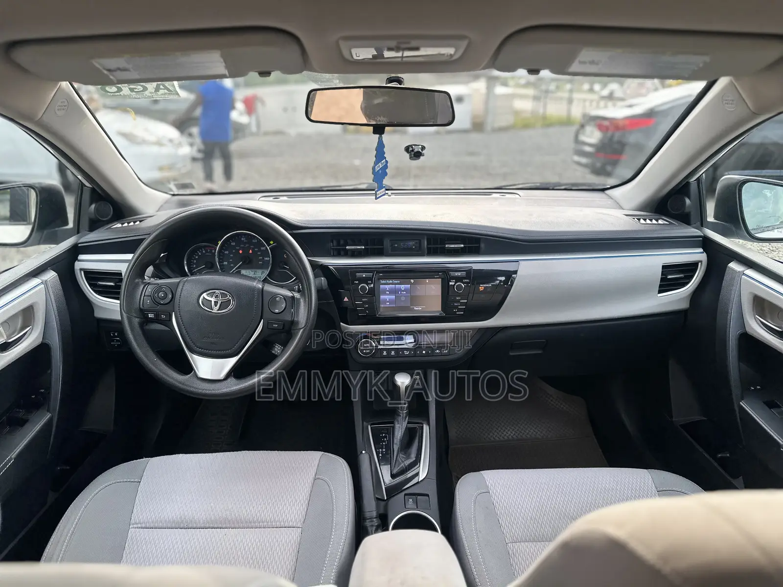 Toyota Corolla LE 4dr Sedan (1.8L 4cyl CVT) 2015 White
