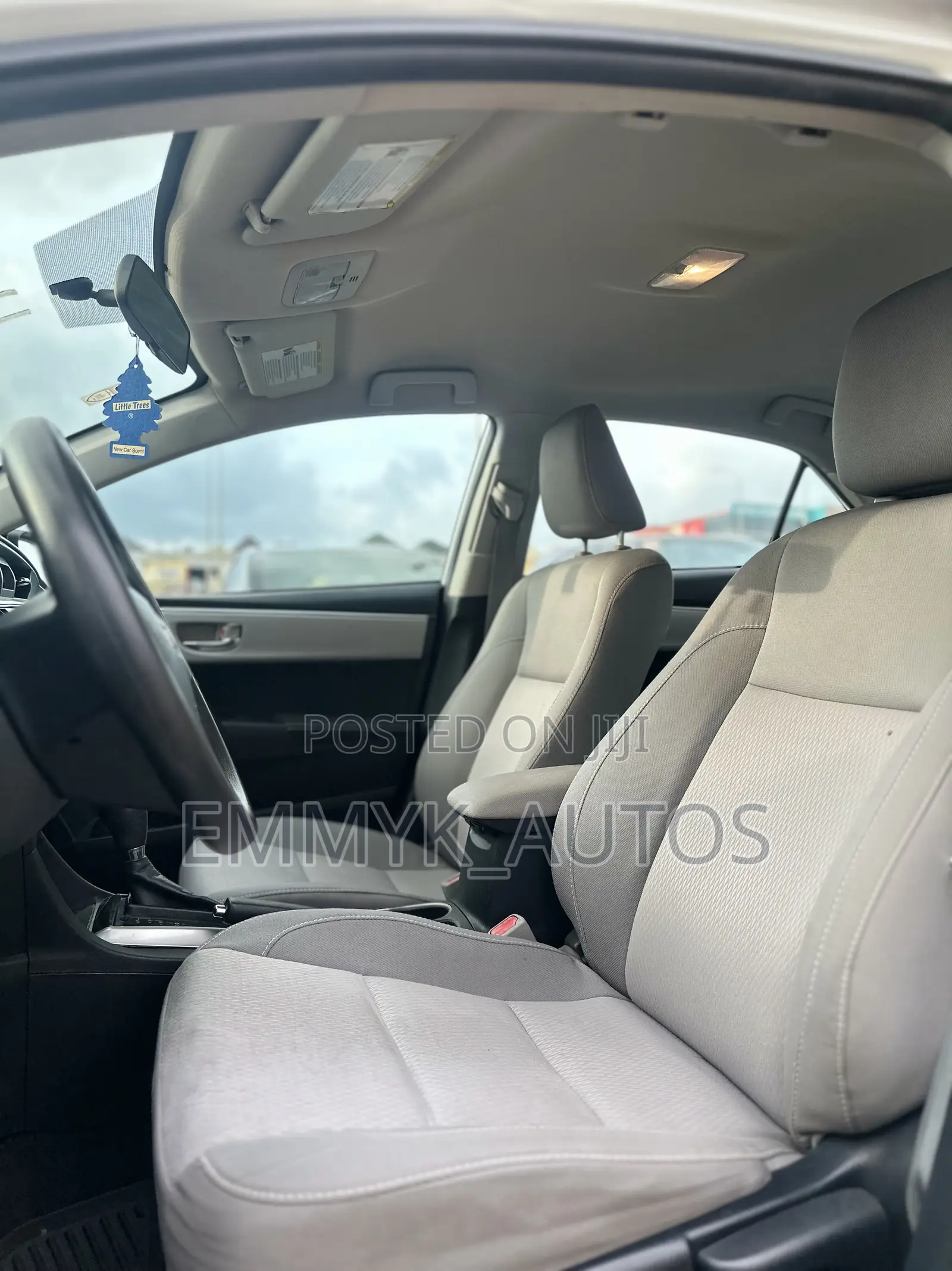 Toyota Corolla LE 4dr Sedan (1.8L 4cyl CVT) 2015 White