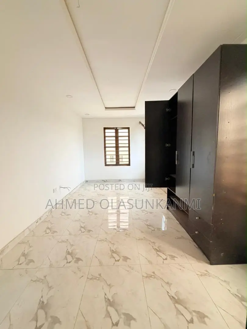 Furnished 4bdrm Duplex in Anthony Village for sale