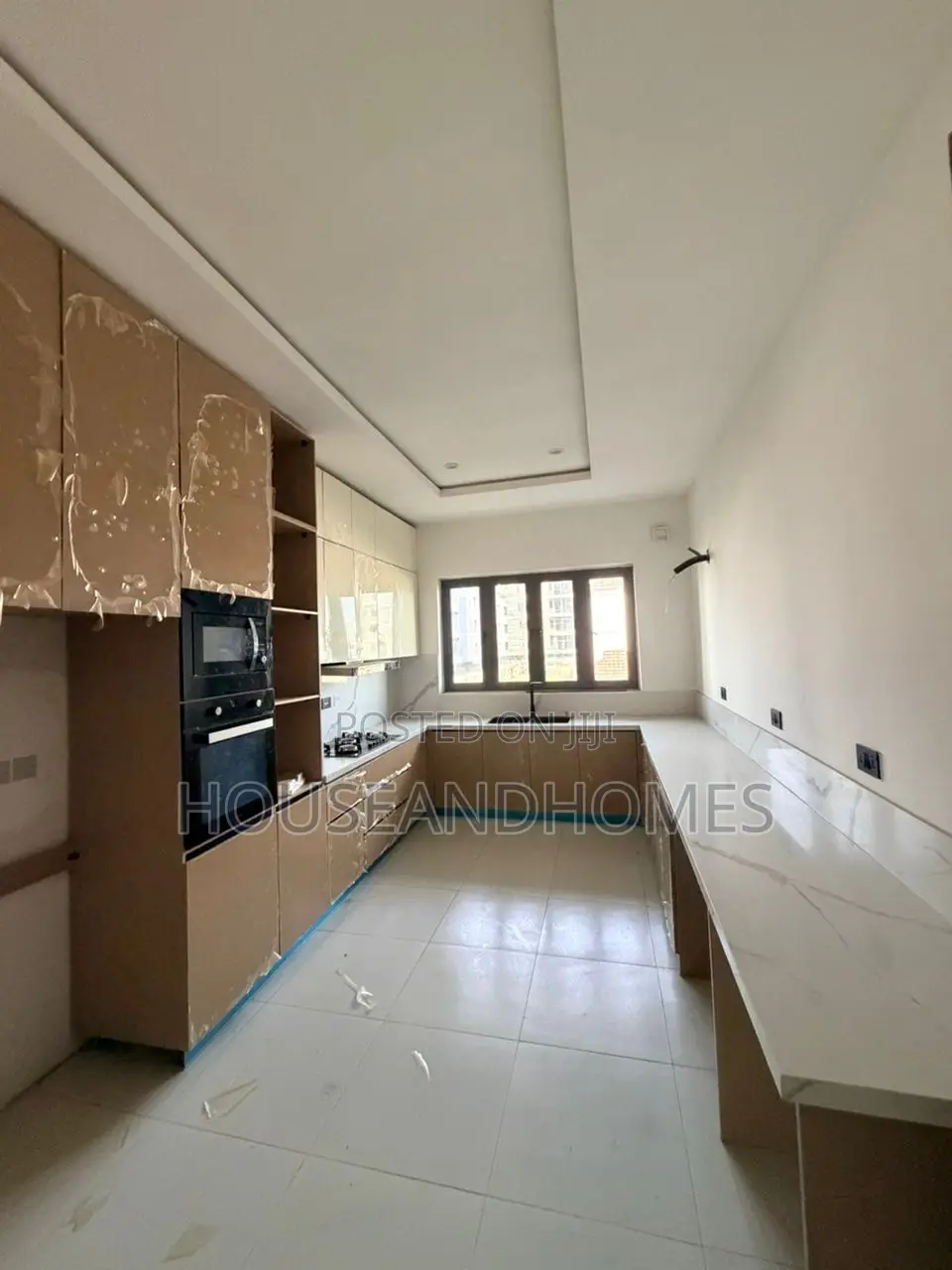 4bdrm Maisonette in Lekki Phase 1 for rent