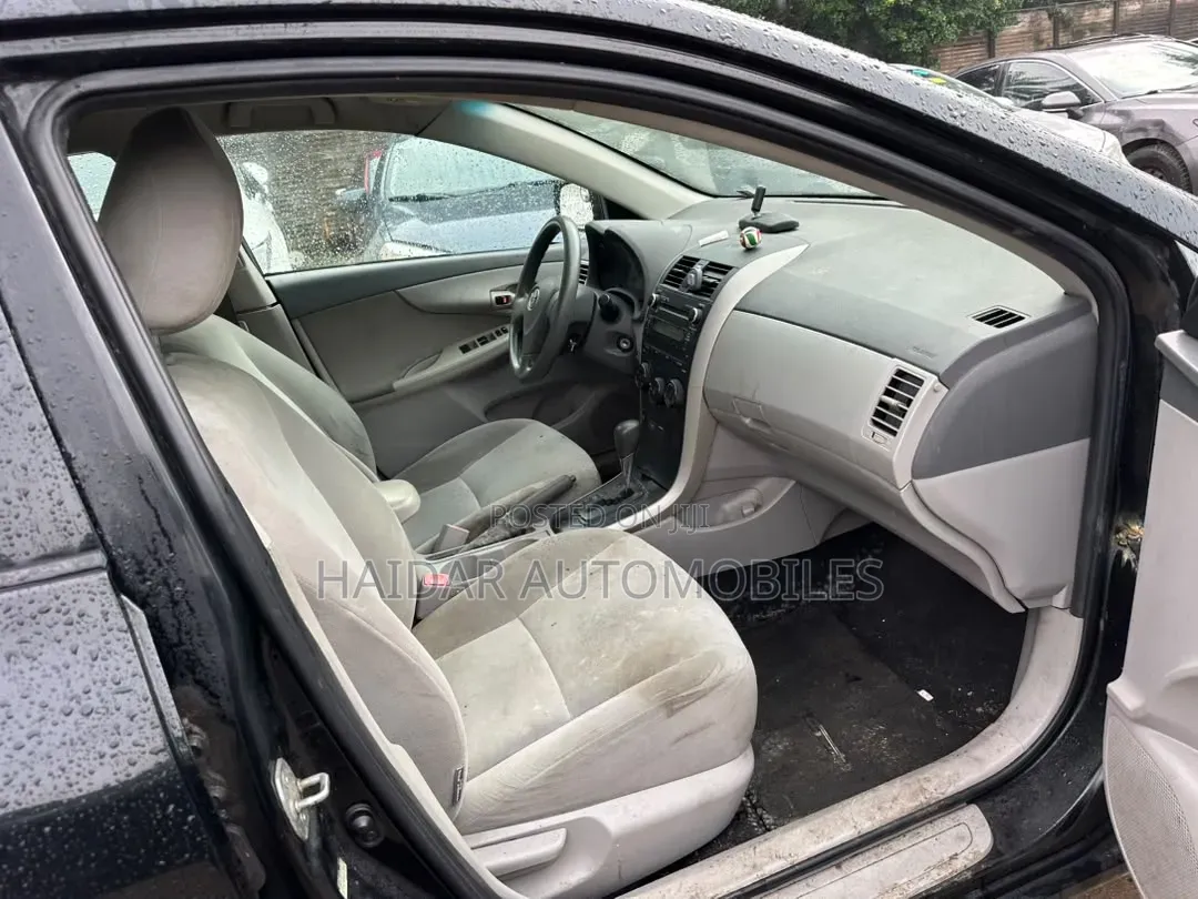 Toyota Corolla 2010 Black