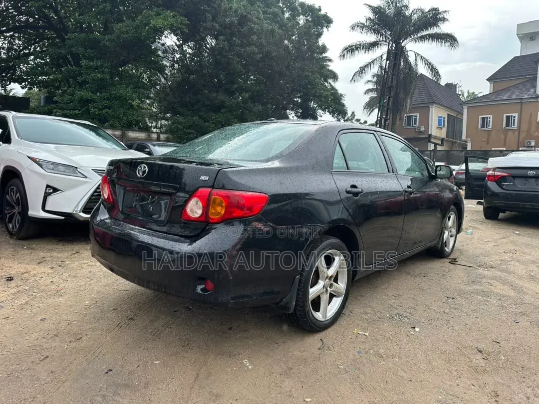 Toyota Corolla 2010 Black