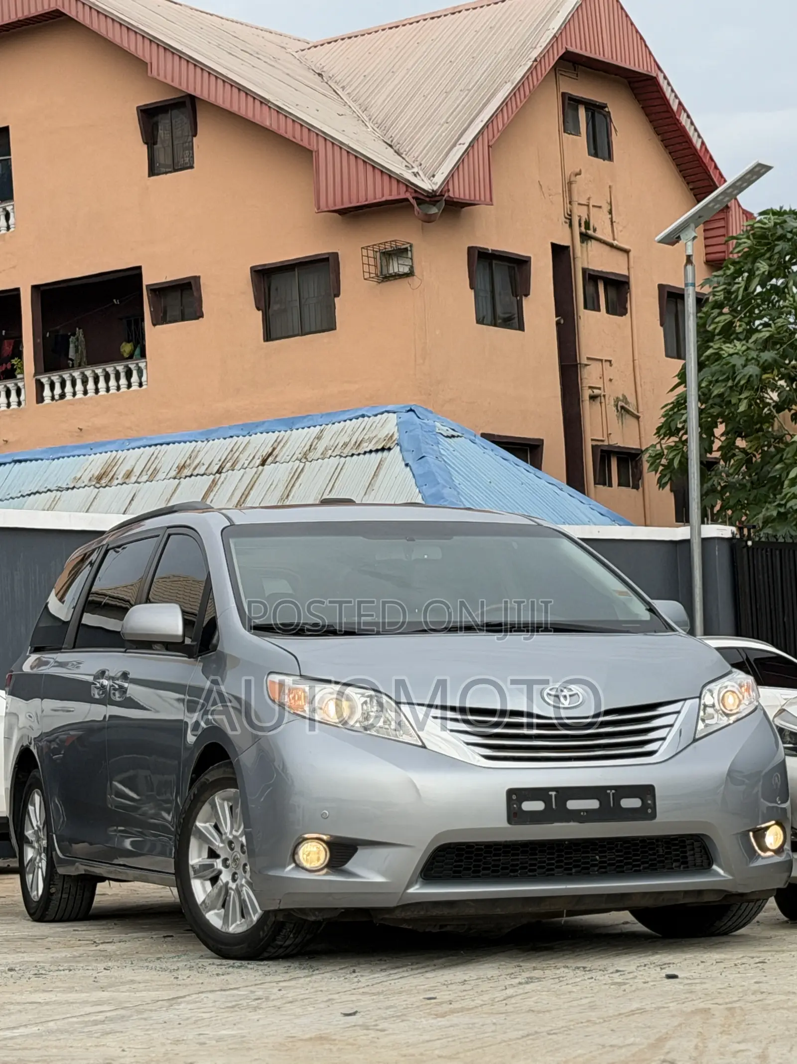 Toyota Sienna Limited 7 Passenger 2012 Silver