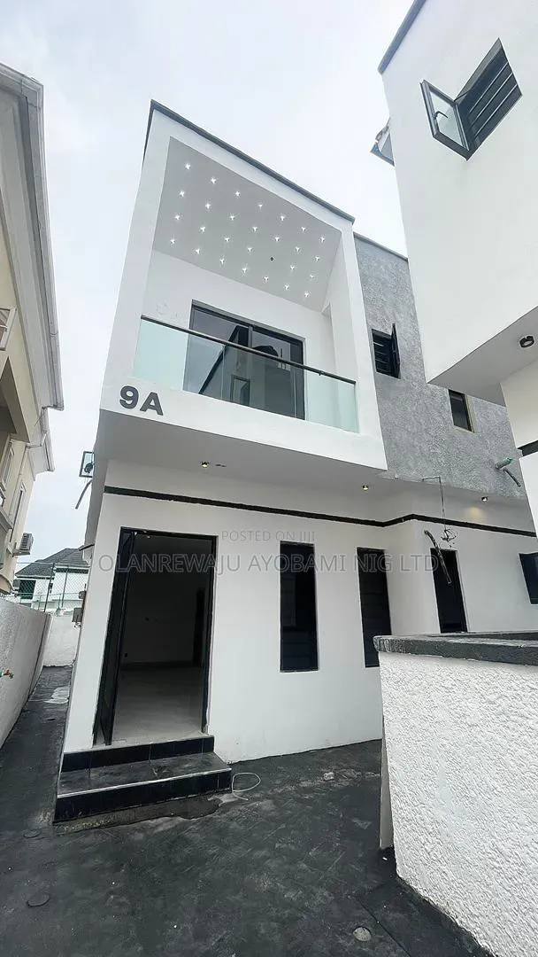 6bdrm Duplex in Chevron for sale