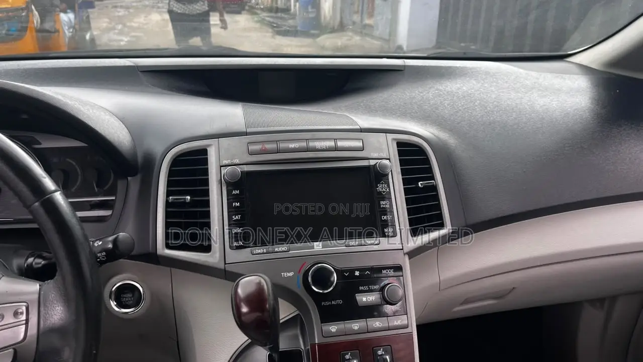 Toyota Venza V6 AWD 2011 White