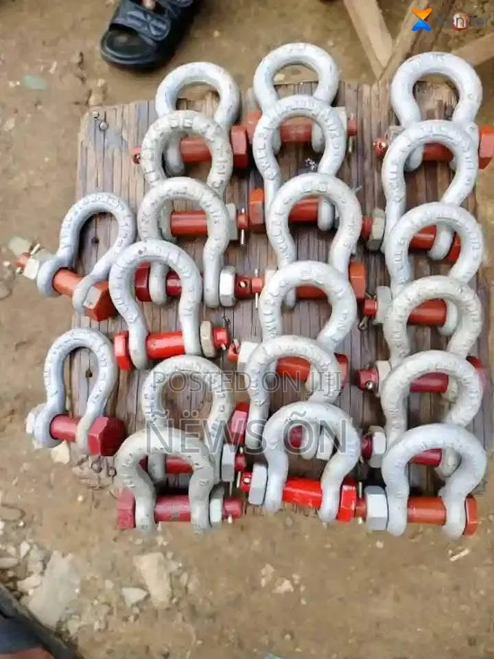 Heavy-Duty Galvanized Bow Shackles (Also Known as Anchor Shackles)