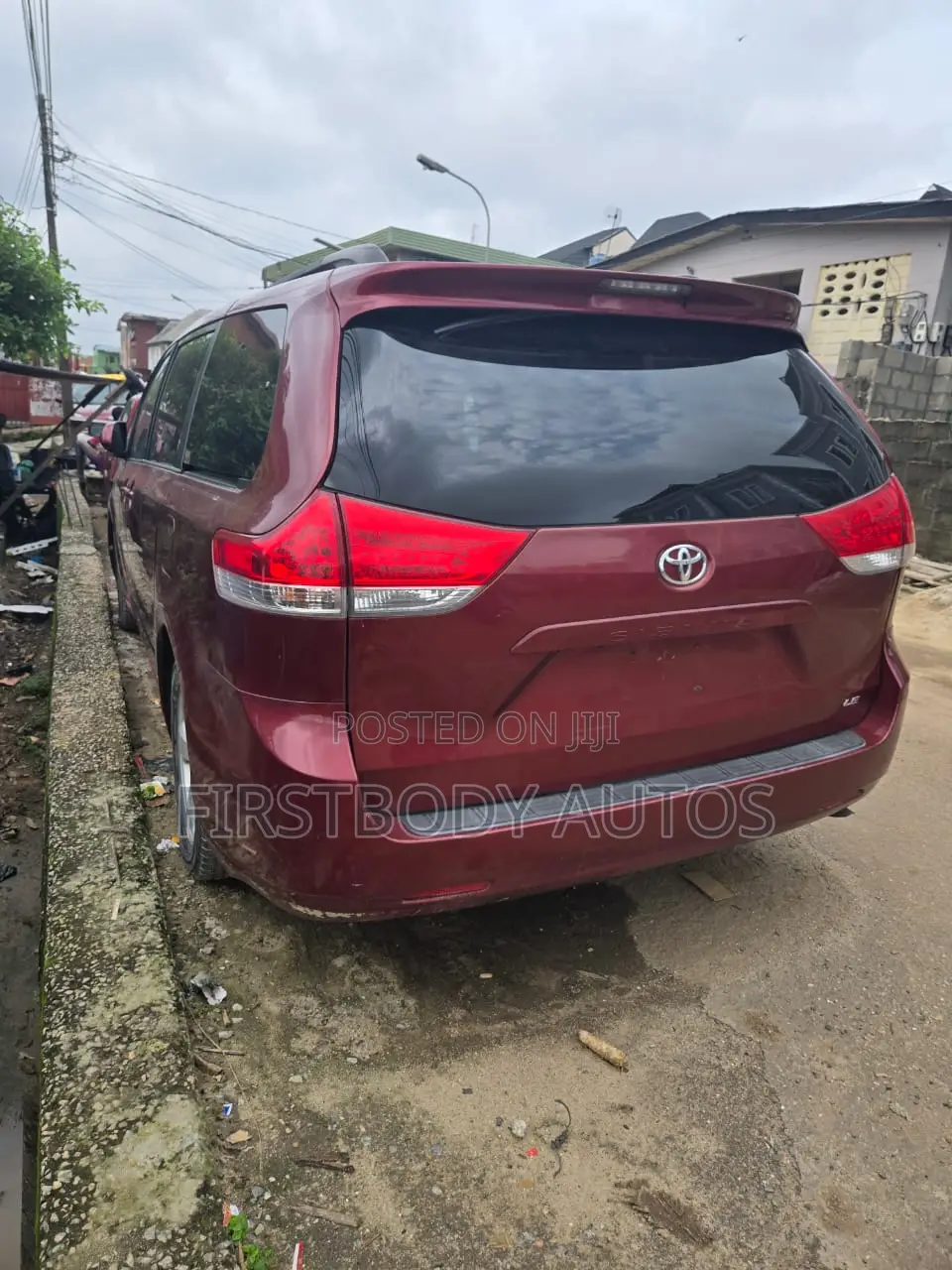 Toyota Sienna 2012 Red