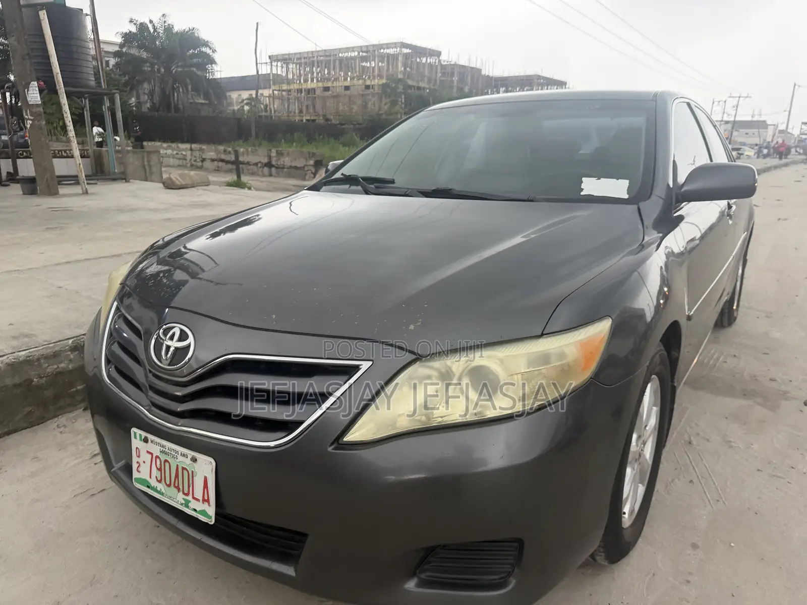 Toyota Camry LE 4dr Sedan (2.5L 4cyl 6A) 2011 Gray