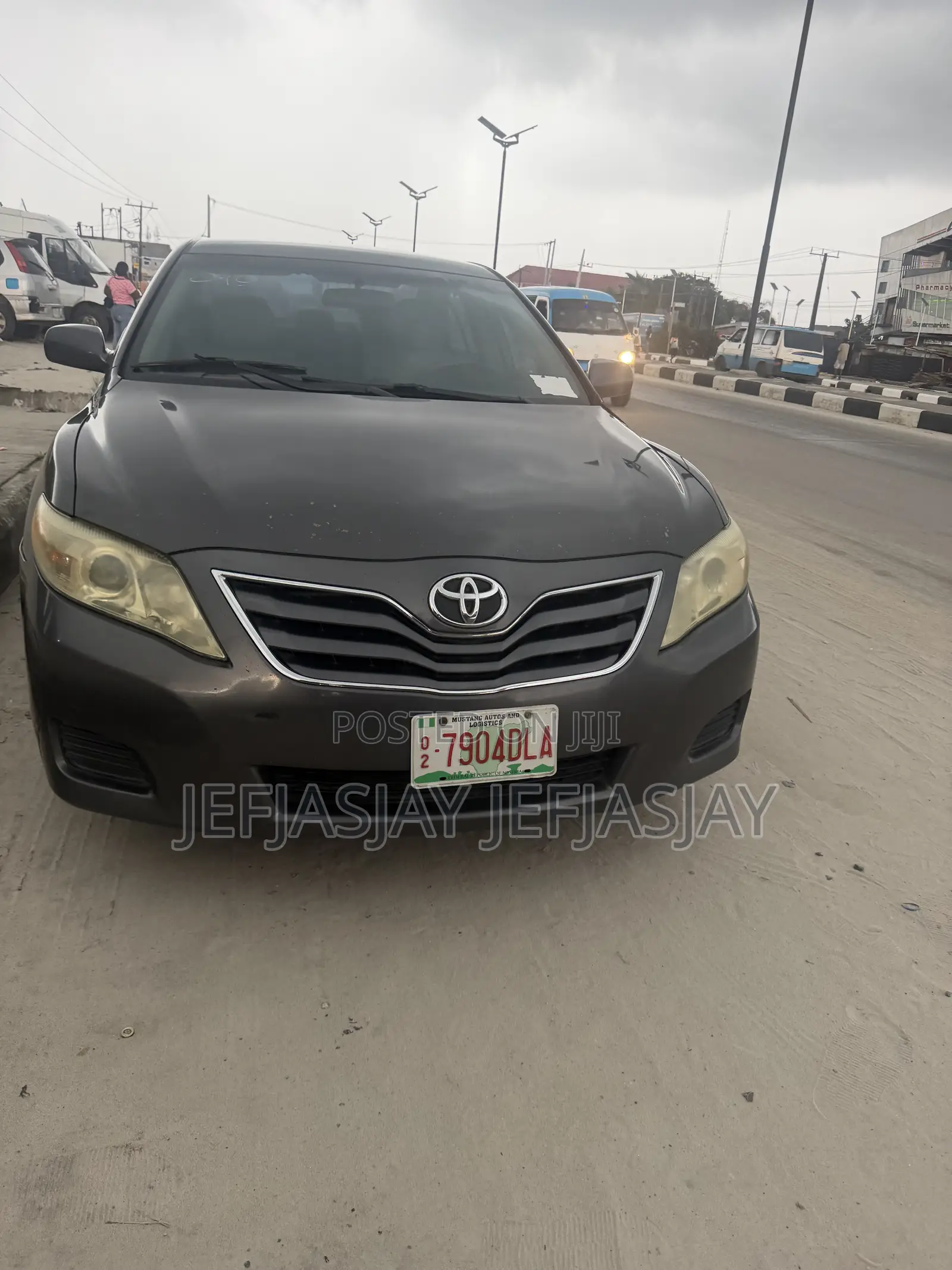 Toyota Camry LE 4dr Sedan (2.5L 4cyl 6A) 2011 Gray