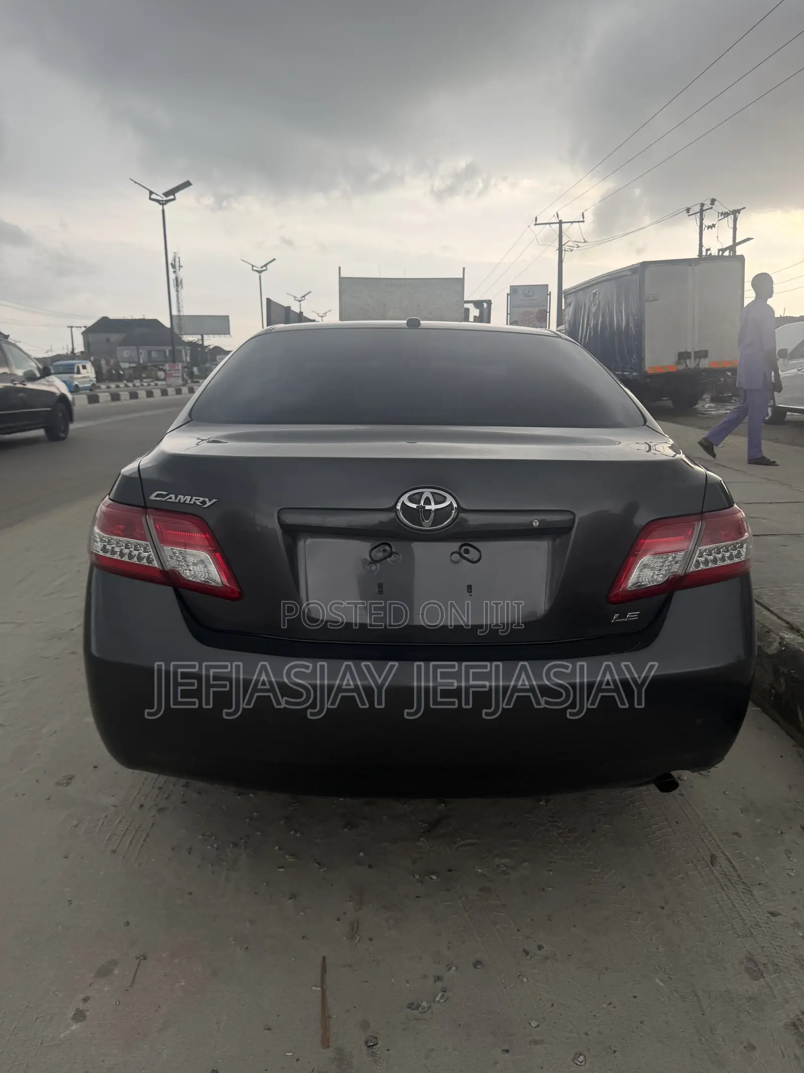 Toyota Camry LE 4dr Sedan (2.5L 4cyl 6A) 2011 Gray
