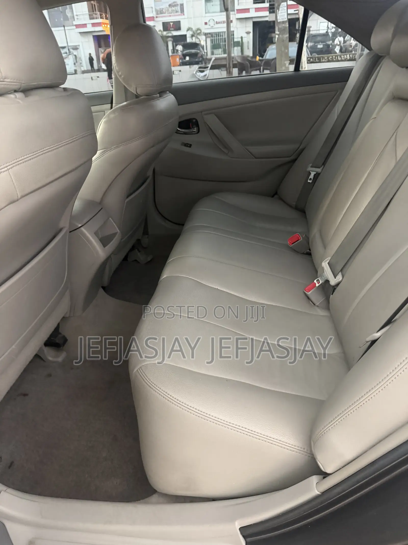 Toyota Camry LE 4dr Sedan (2.5L 4cyl 6A) 2011 Gray