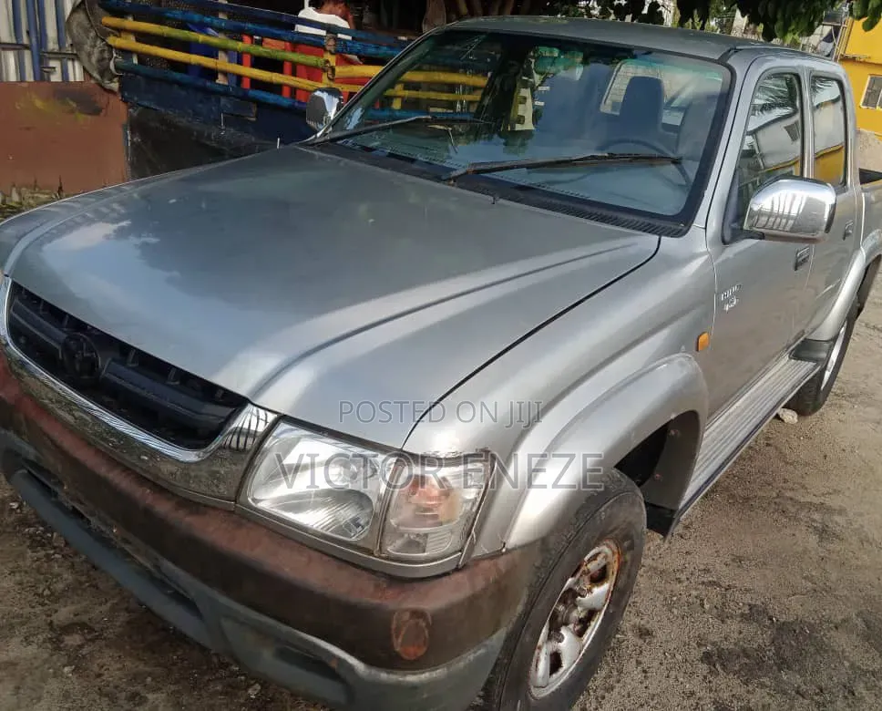 Toyota Hilux 2.5 Cab 2005 Gray