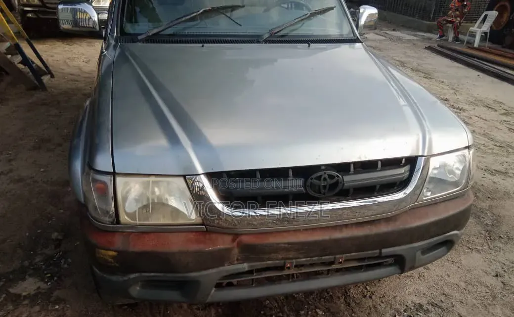 Toyota Hilux 2.5 Cab 2005 Gray