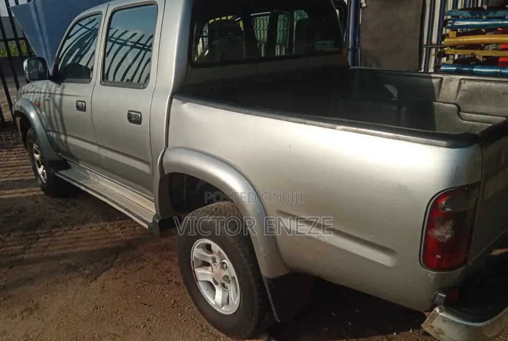 Toyota Hilux 2.5 Cab 2005 Gray