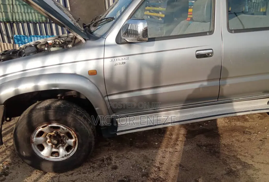 Toyota Hilux 2.5 Cab 2005 Gray