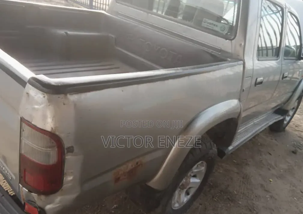 Toyota Hilux 2.5 Cab 2005 Gray