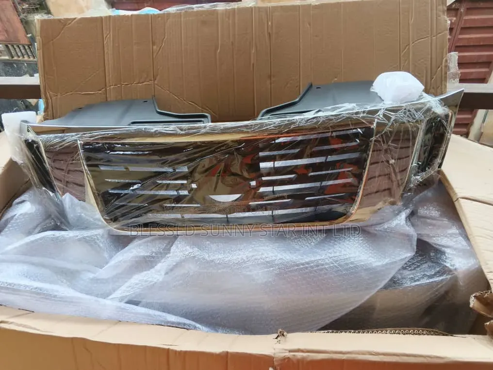 Front Grill Nissan Navara 015