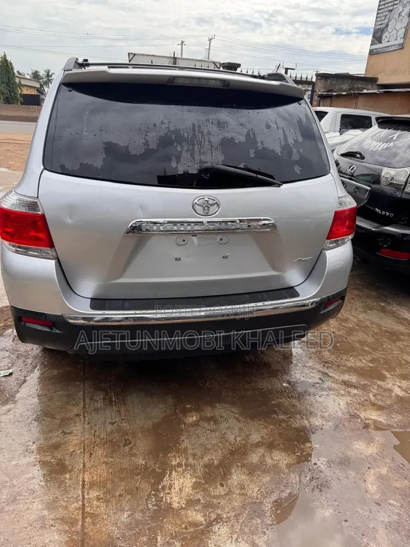 Toyota Highlander 2011 Silver