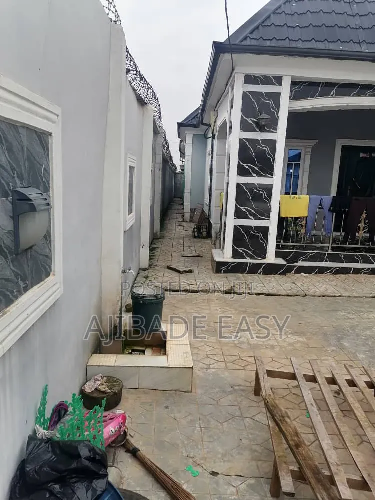 4bdrm Bungalow in Ayobo for sale