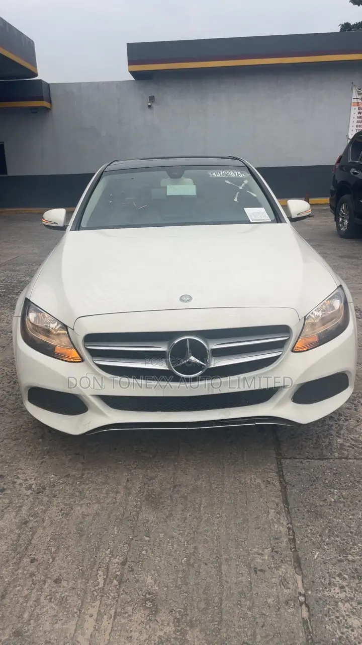 Mercedes-Benz C300 Luxury 4dr AWD 4Matic Sedan (2.0L 4cyl 7A) 2015