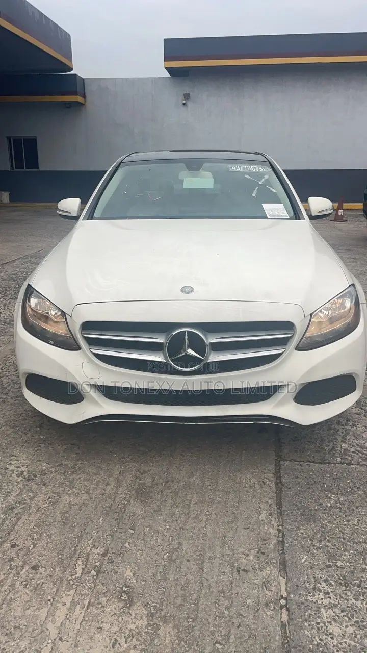 Mercedes-Benz C300 Luxury 4dr AWD 4Matic Sedan (2.0L 4cyl 7A) 2015