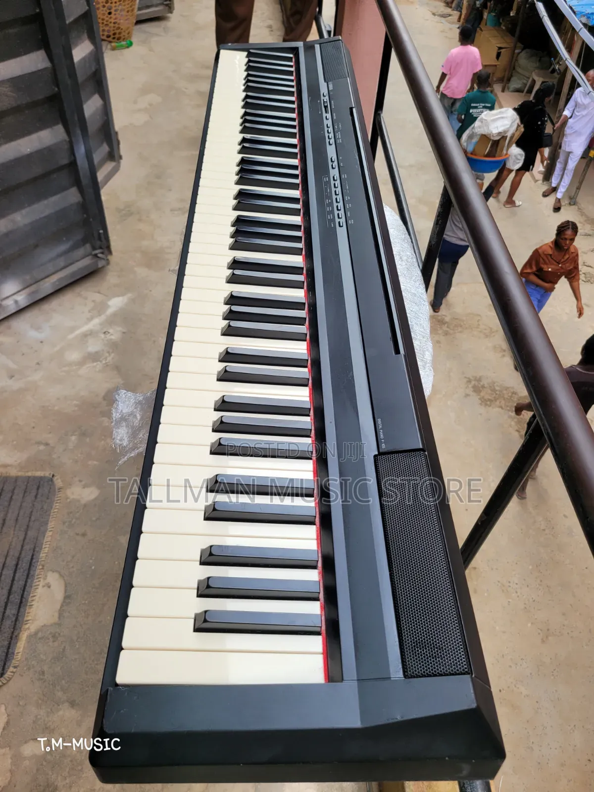 Yamaha P105 Piano