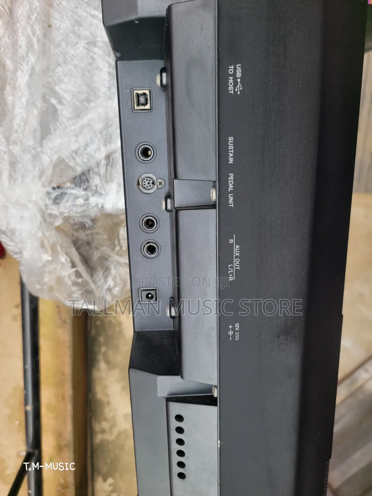 Yamaha P105 Piano