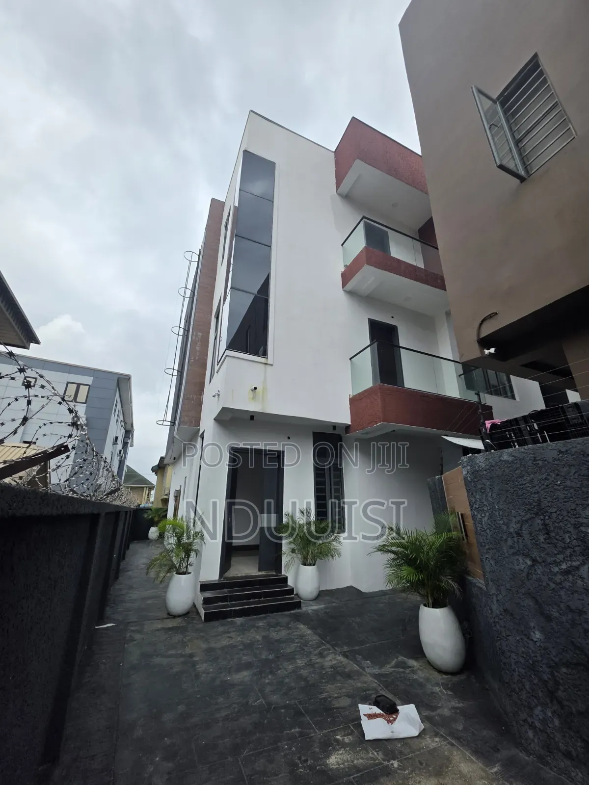 5bdrm Duplex in Lekki Phase 1 for sale