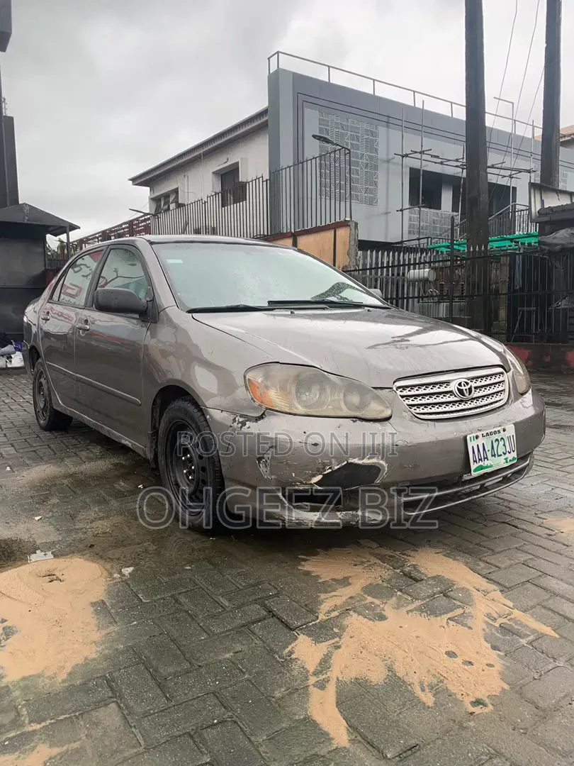 Toyota Corolla 2004 Gray