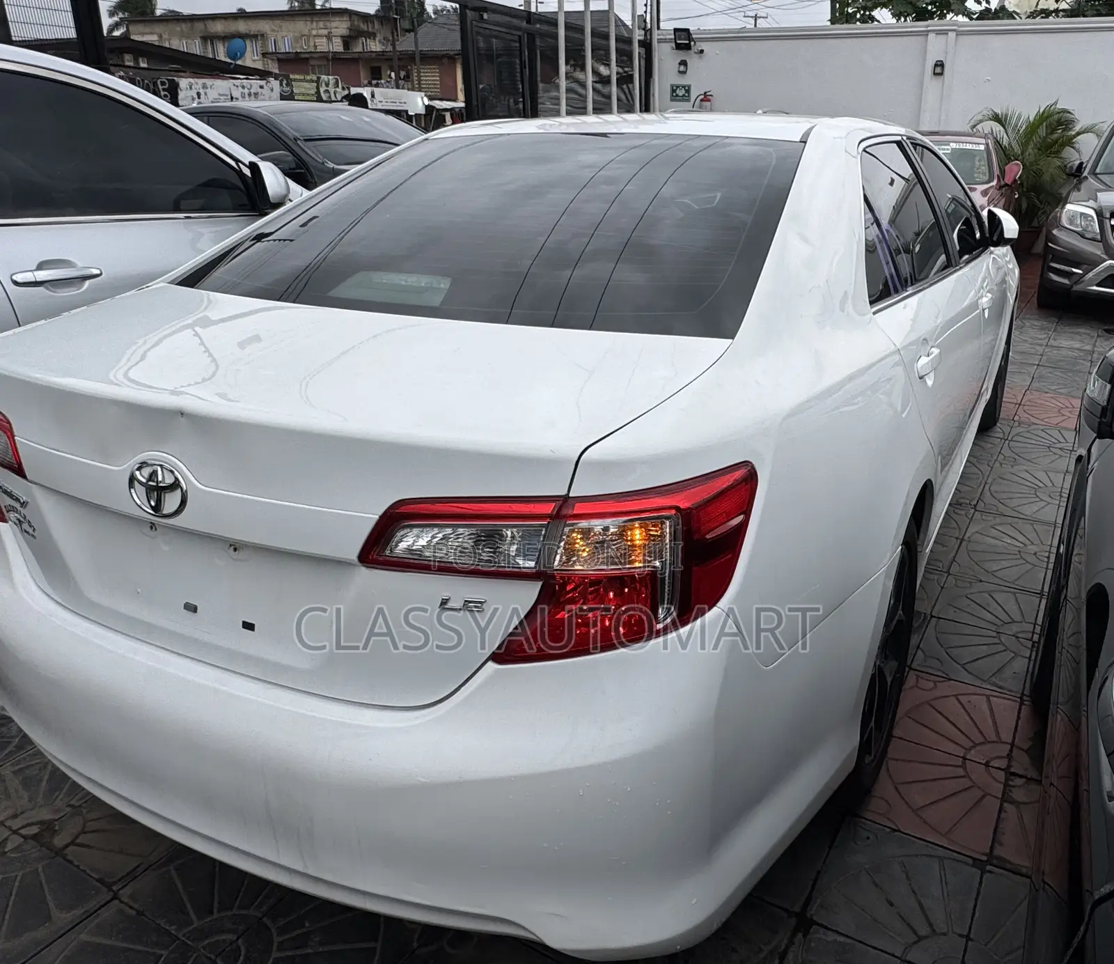 Toyota Camry LE 4dr Sedan (2.5L 4cyl 6A) 2013 White